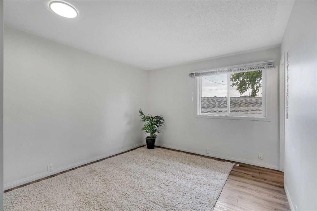 27 Dovercrest Way Se, Calgary, AB - Indoor Photo Showing Other Room