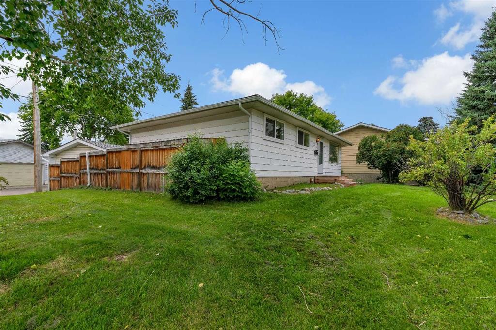 27 Dovercrest Way Se, Calgary, AB - Outdoor