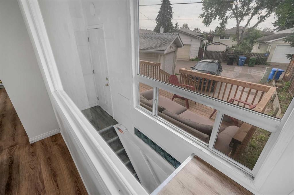 27 Dovercrest Way Se, Calgary, AB - Indoor Photo Showing Other Room