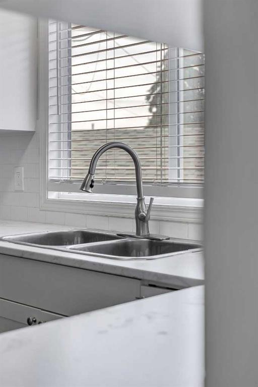 27 Dovercrest Way Se, Calgary, AB - Indoor Photo Showing Kitchen With Double Sink