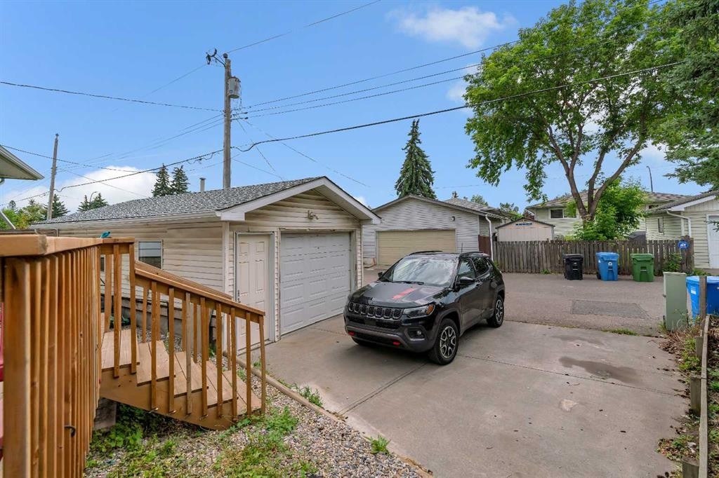 27 Dovercrest Way Se, Calgary, AB - Outdoor With Exterior