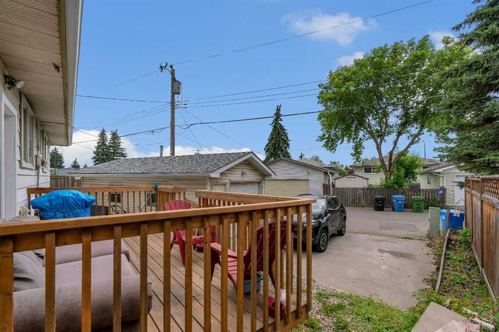 27 Dovercrest Way Se, Calgary, AB - Outdoor With Exterior
