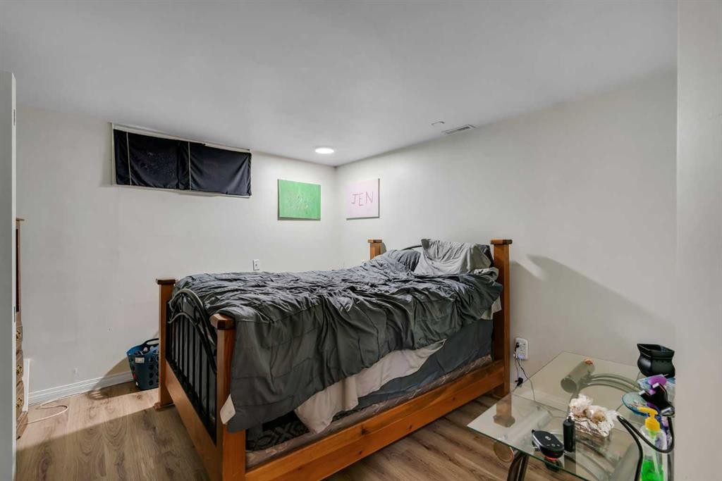 27 Dovercrest Way Se, Calgary, AB - Indoor Photo Showing Bedroom