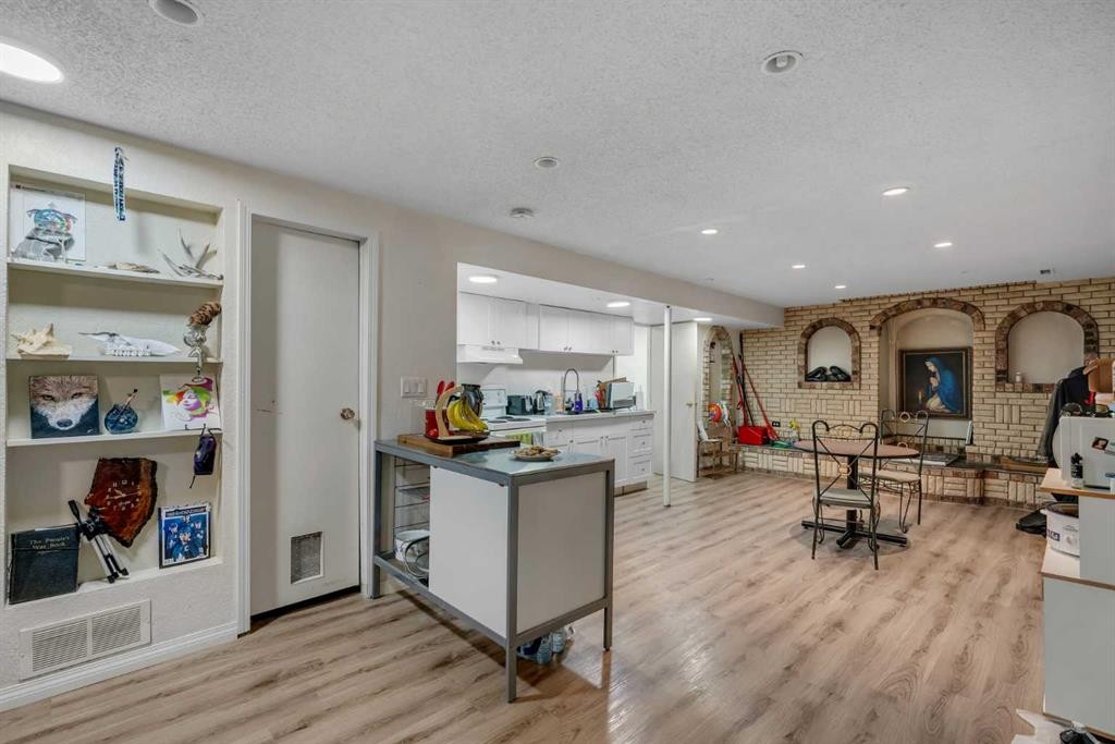 27 Dovercrest Way Se, Calgary, AB - Indoor