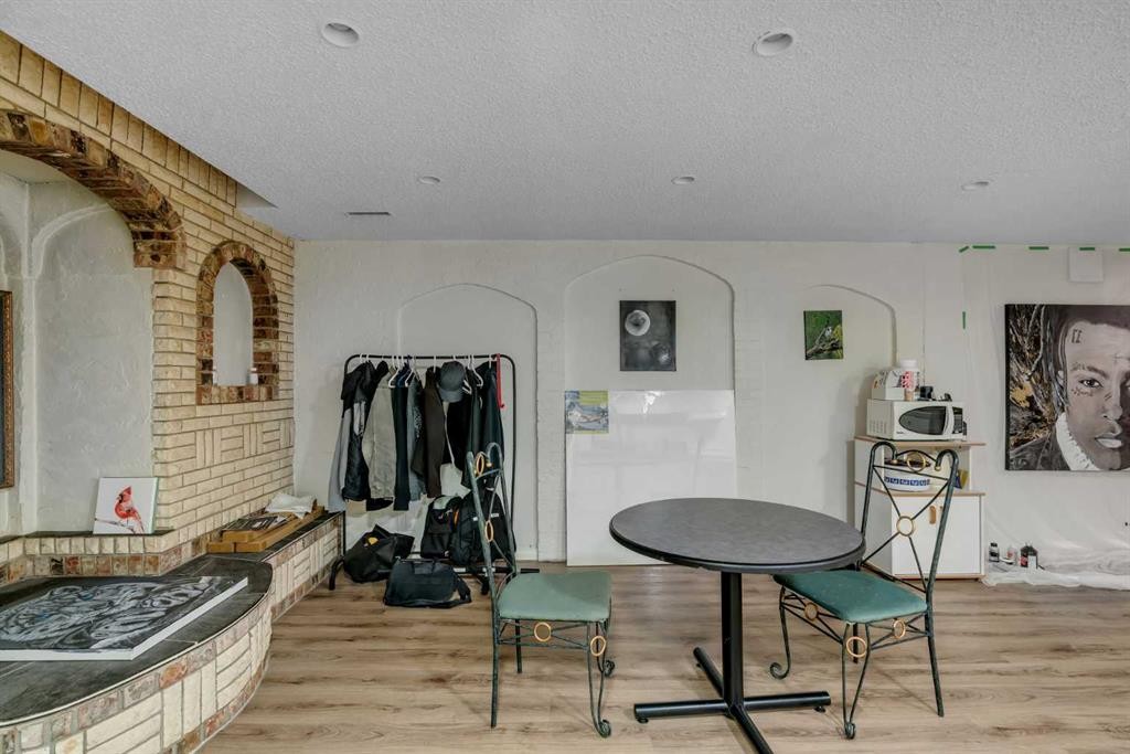 27 Dovercrest Way Se, Calgary, AB - Indoor Photo Showing Dining Room