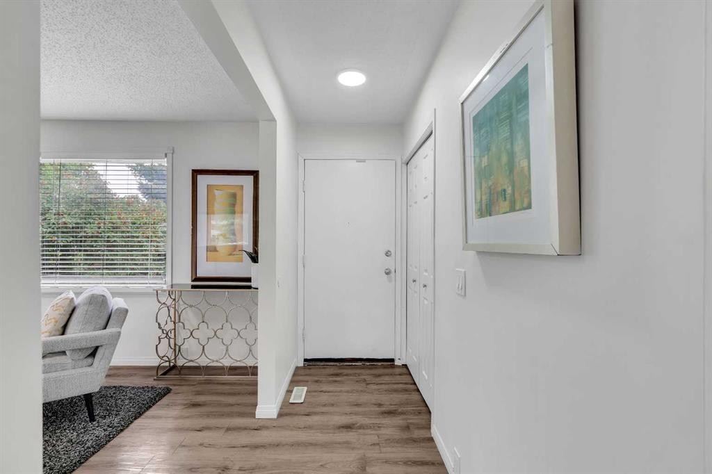27 Dovercrest Way Se, Calgary, AB - Indoor Photo Showing Other Room