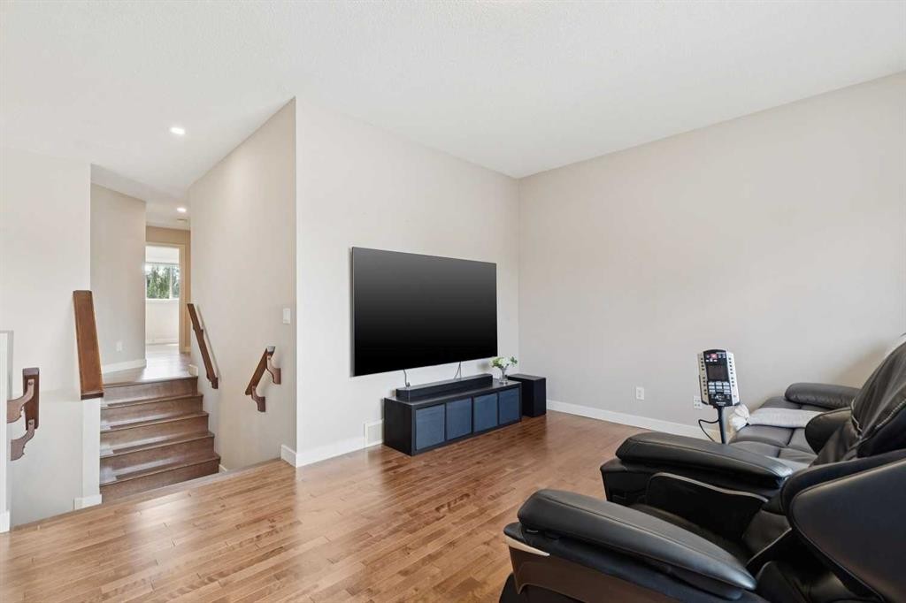 36 Cranwell Green Se, Calgary, AB - Indoor Photo Showing Living Room