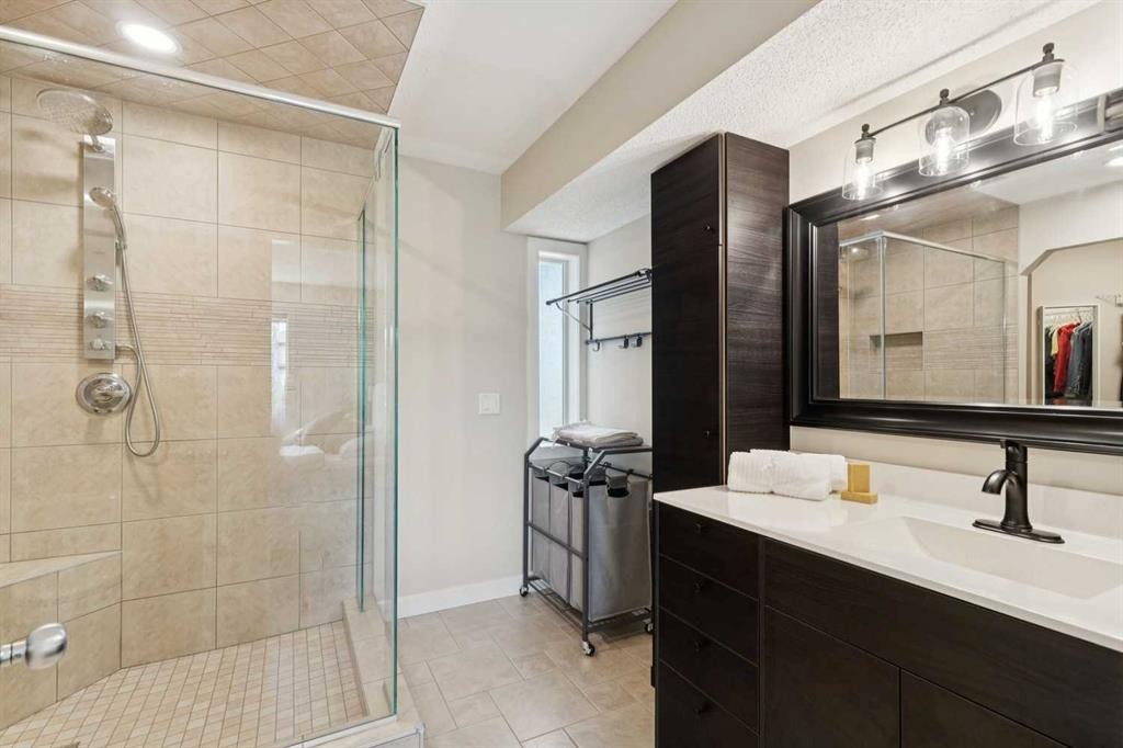 36 Cranwell Green Se, Calgary, AB - Indoor Photo Showing Bathroom