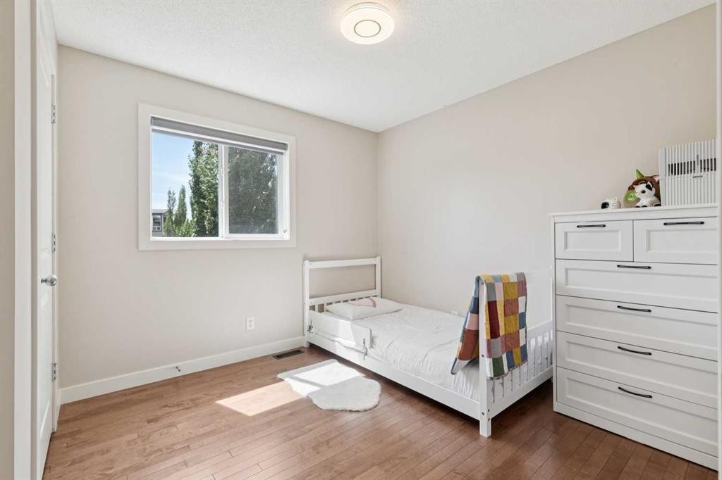 36 Cranwell Green Se, Calgary, AB - Indoor Photo Showing Bedroom