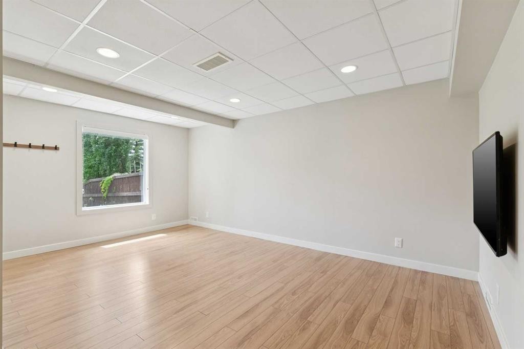 36 Cranwell Green Se, Calgary, AB - Indoor Photo Showing Other Room