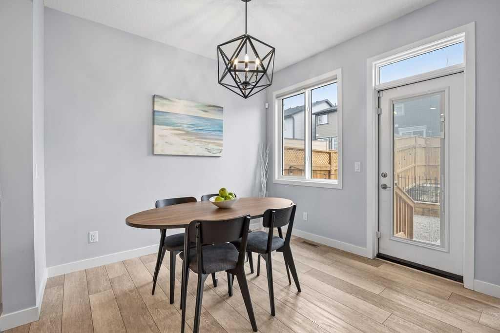 338 Magnolia Way Se, Calgary, AB - Indoor Photo Showing Dining Room