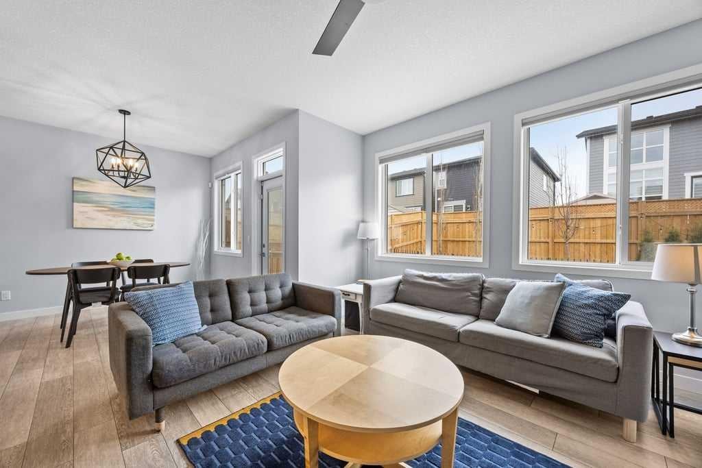338 Magnolia Way Se, Calgary, AB - Indoor Photo Showing Living Room