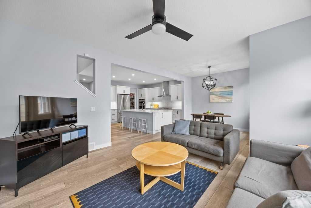 338 Magnolia Way Se, Calgary, AB - Indoor Photo Showing Living Room