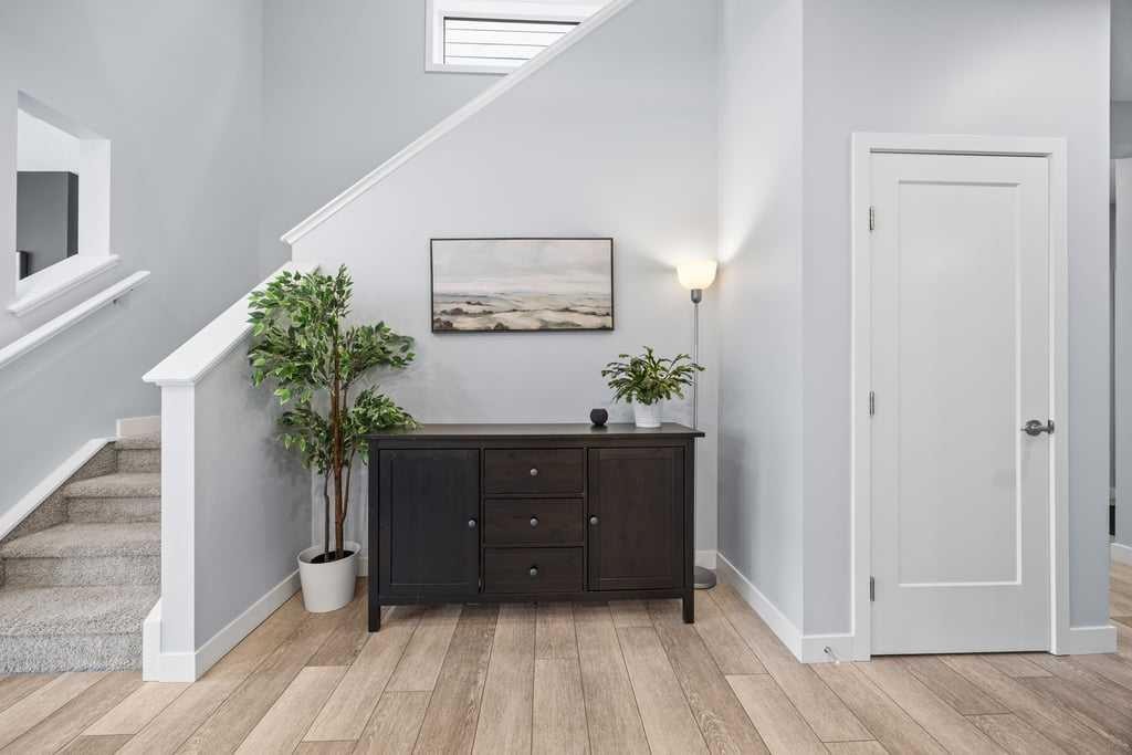 338 Magnolia Way Se, Calgary, AB - Indoor Photo Showing Other Room