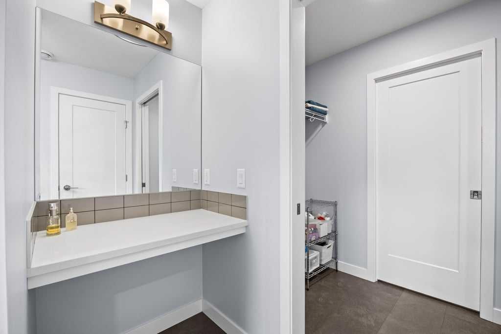 338 Magnolia Way Se, Calgary, AB - Indoor Photo Showing Other Room
