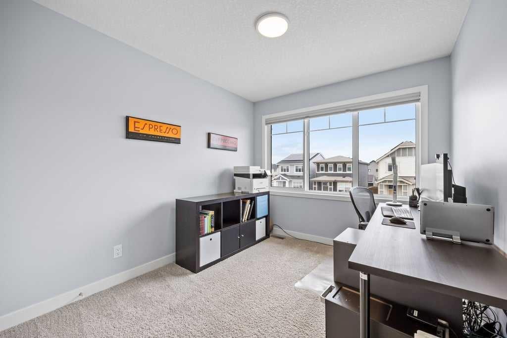 338 Magnolia Way Se, Calgary, AB - Indoor Photo Showing Other Room