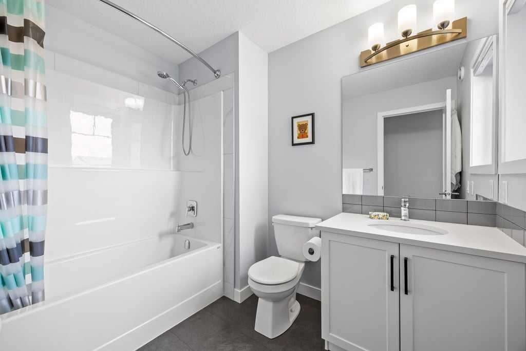338 Magnolia Way Se, Calgary, AB - Indoor Photo Showing Bathroom