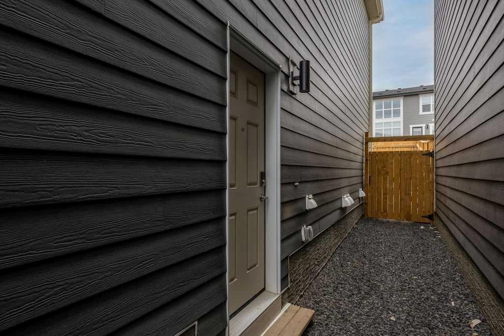 338 Magnolia Way Se, Calgary, AB - Outdoor With Exterior