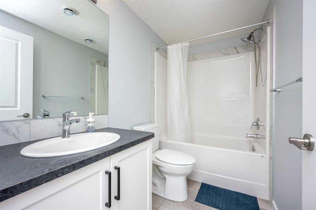 338 Magnolia Way Se, Calgary, AB - Indoor Photo Showing Bathroom