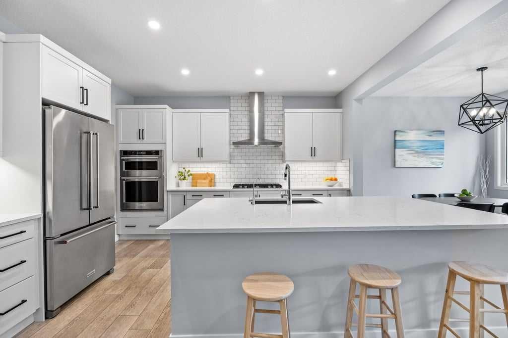338 Magnolia Way Se, Calgary, AB - Indoor Photo Showing Kitchen With Upgraded Kitchen