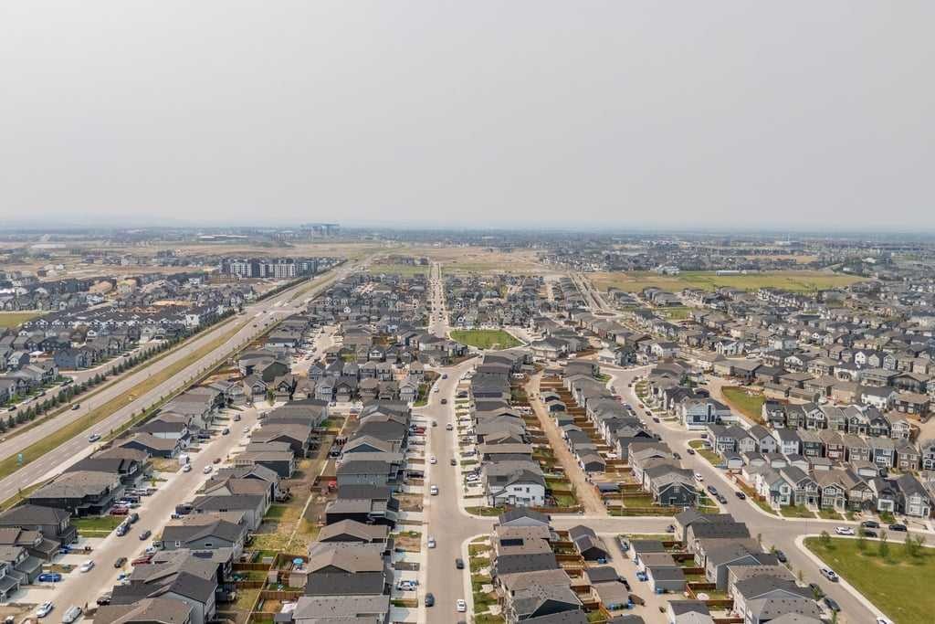 338 Magnolia Way Se, Calgary, AB - Outdoor With View