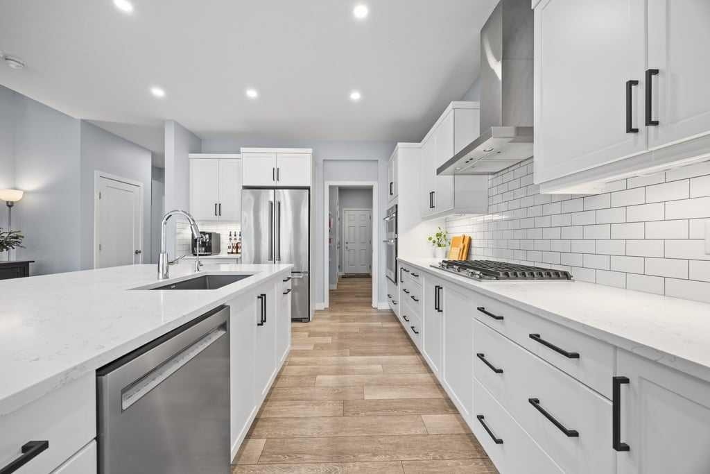 338 Magnolia Way Se, Calgary, AB - Indoor Photo Showing Kitchen With Upgraded Kitchen