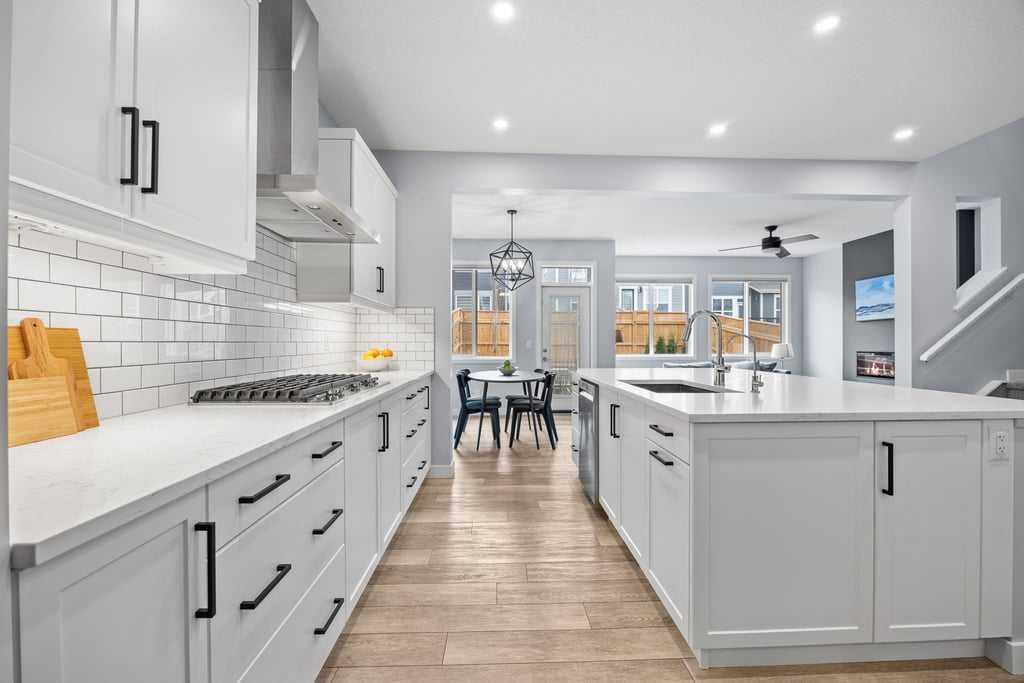 338 Magnolia Way Se, Calgary, AB - Indoor Photo Showing Kitchen With Upgraded Kitchen