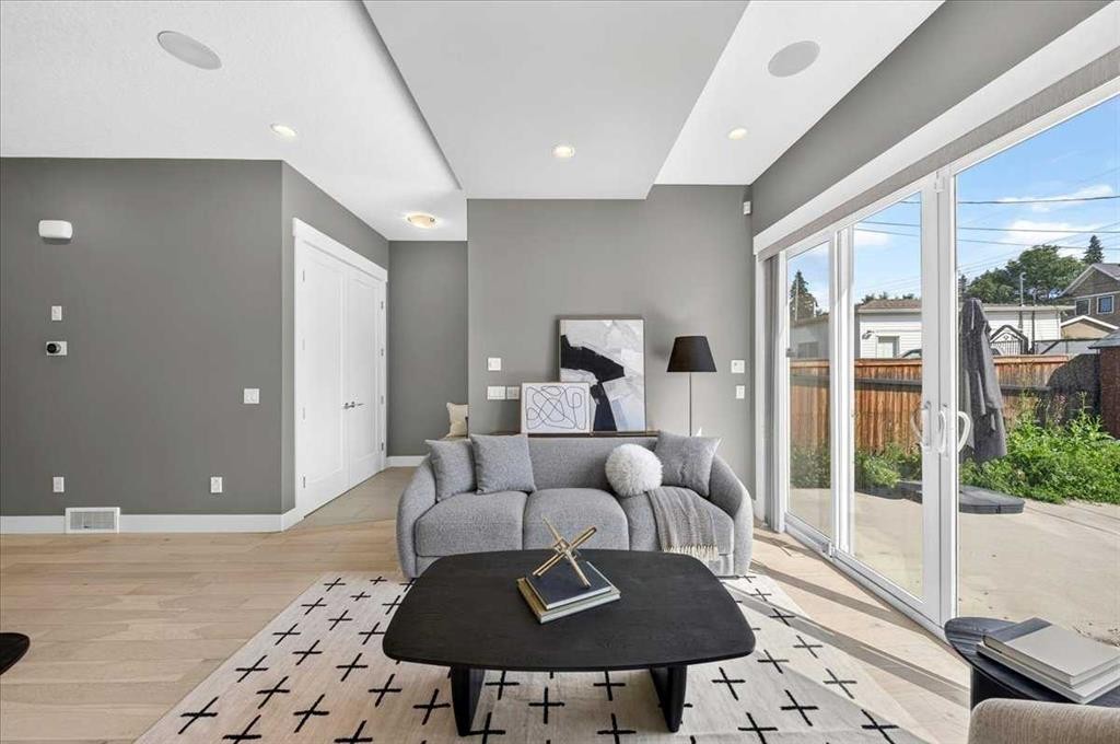 217 32 Avenue Nw, Calgary, AB - Indoor