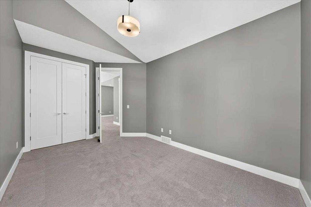 217 32 Avenue Nw, Calgary, AB - Indoor Photo Showing Other Room