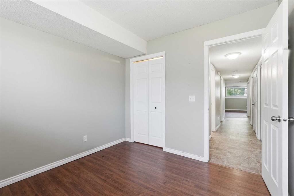 7341 36 Avenue Nw, Calgary, AB - Indoor Photo Showing Other Room