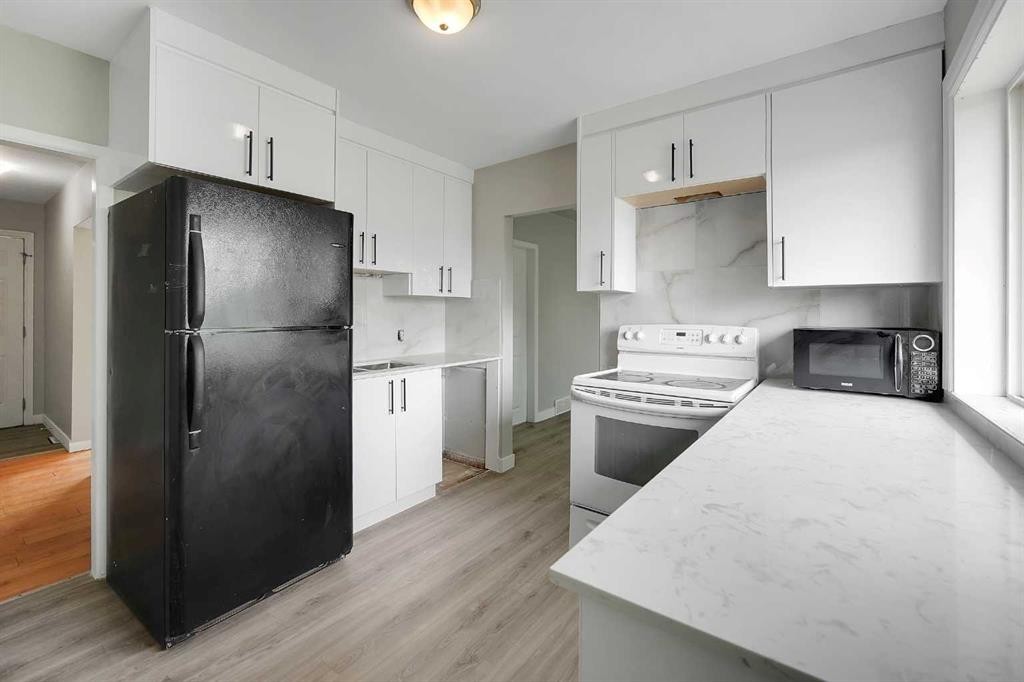 1506 36 Street Se, Calgary, AB - Indoor Photo Showing Kitchen
