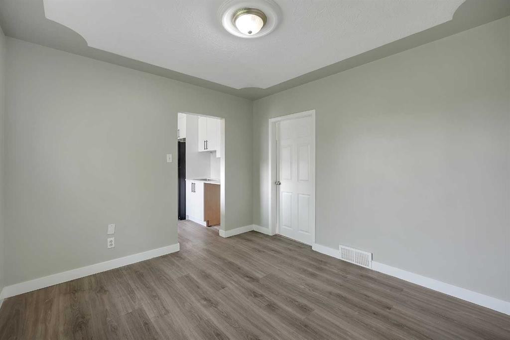 1506 36 Street Se, Calgary, AB - Indoor Photo Showing Other Room