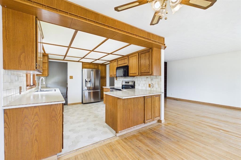 83 Westover Drive Sw, Calgary, AB - Indoor Photo Showing Kitchen With Double Sink