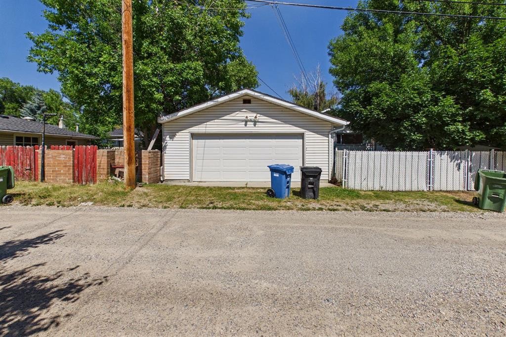 83 Westover Drive Sw, Calgary, AB - Outdoor