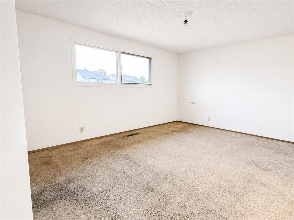 88 Castleglen Way Ne, Calgary, AB - Indoor Photo Showing Other Room