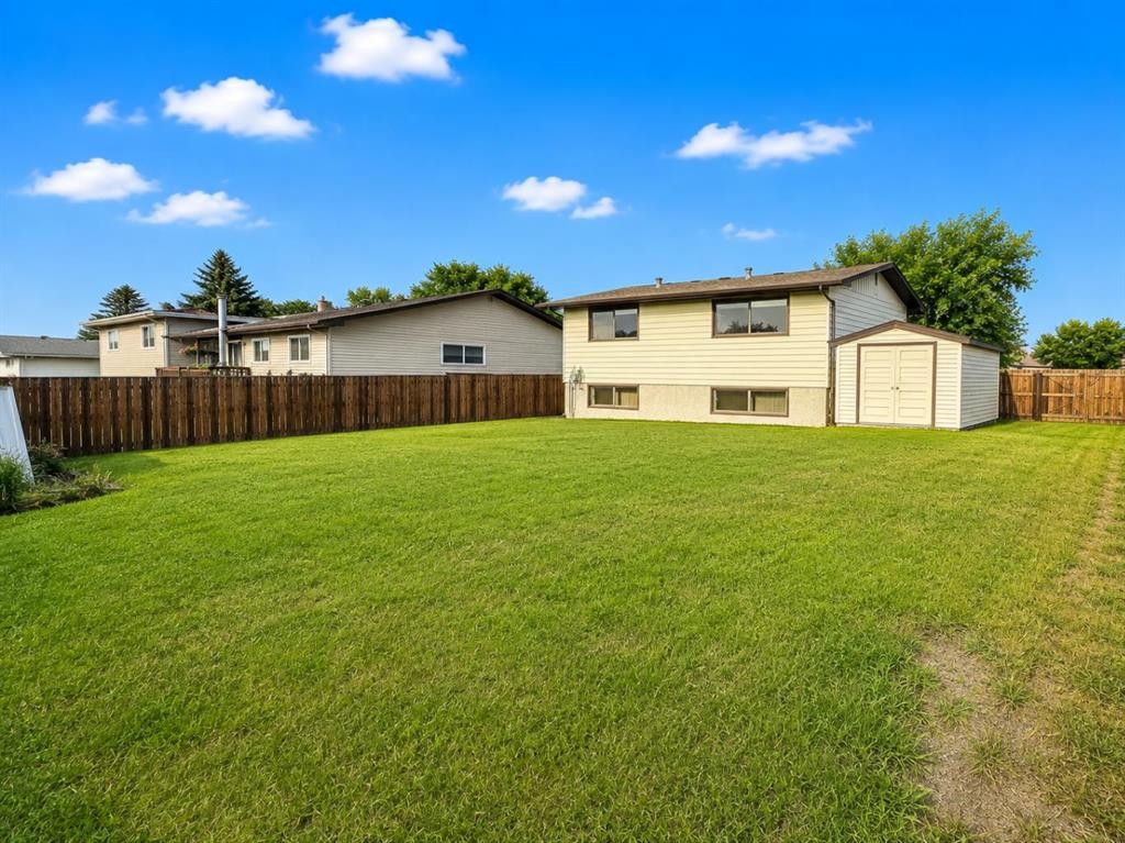 88 Castleglen Way Ne, Calgary, AB - Outdoor