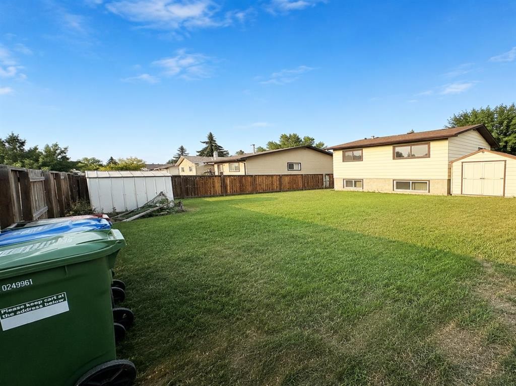 88 Castleglen Way Ne, Calgary, AB - Outdoor With Backyard