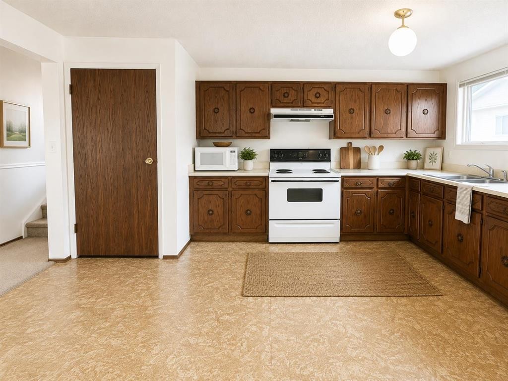 88 Castleglen Way Ne, Calgary, AB - Indoor Photo Showing Kitchen With Double Sink