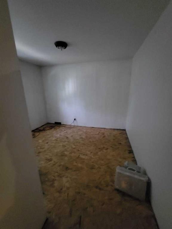 2522 17 Street Se, Calgary, AB - Indoor Photo Showing Other Room