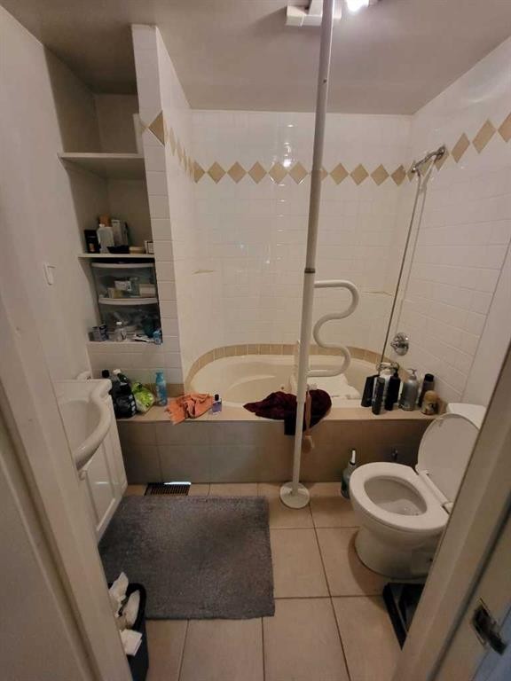 2522 17 Street Se, Calgary, AB - Indoor Photo Showing Bathroom