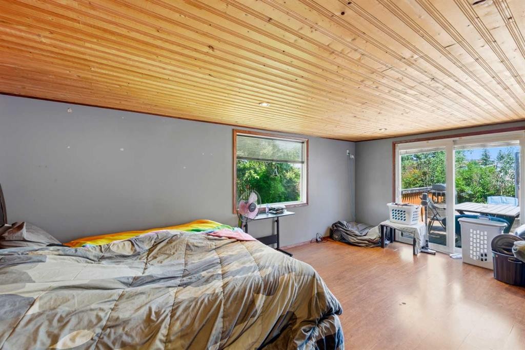 129 Big Hill Place Se, Airdrie, AB - Indoor Photo Showing Bedroom