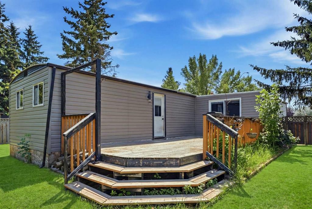 129 Big Hill Place Se, Airdrie, AB - Outdoor With Deck Patio Veranda With Exterior