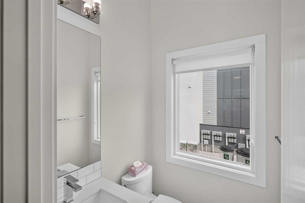 202-101 Panatella Square Nw, Calgary, AB - Indoor Photo Showing Bathroom