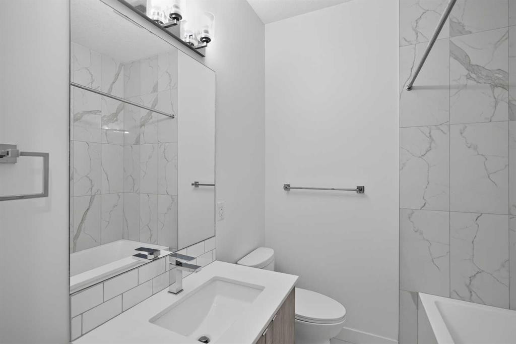 202-101 Panatella Square Nw, Calgary, AB - Indoor Photo Showing Bathroom