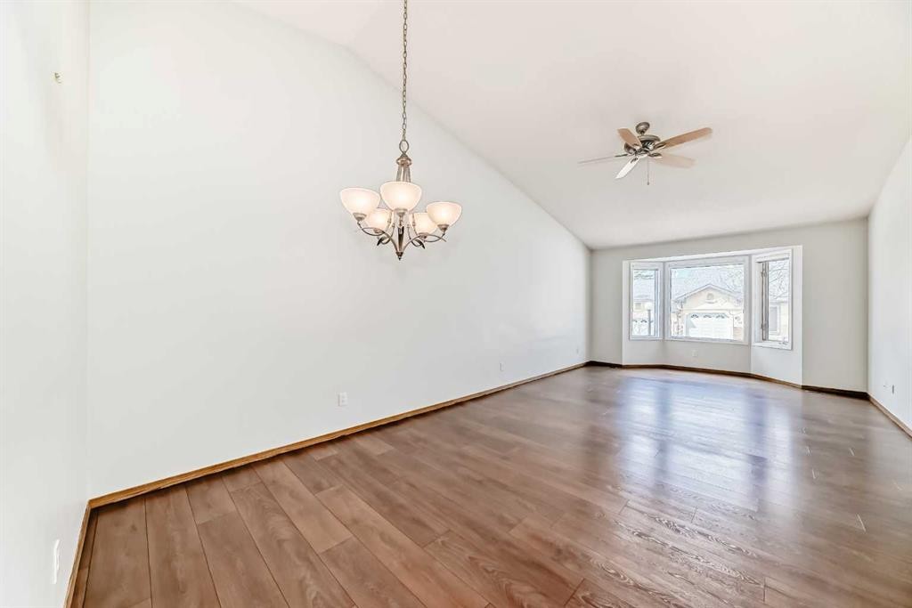 16 Edenwold Green Nw, Calgary, AB - Indoor Photo Showing Other Room