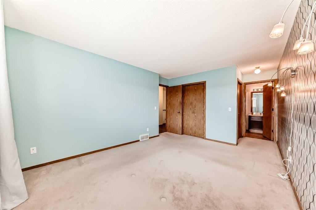 16 Edenwold Green Nw, Calgary, AB - Indoor Photo Showing Other Room