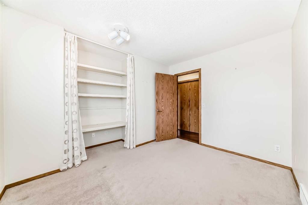 16 Edenwold Green Nw, Calgary, AB - Indoor Photo Showing Other Room