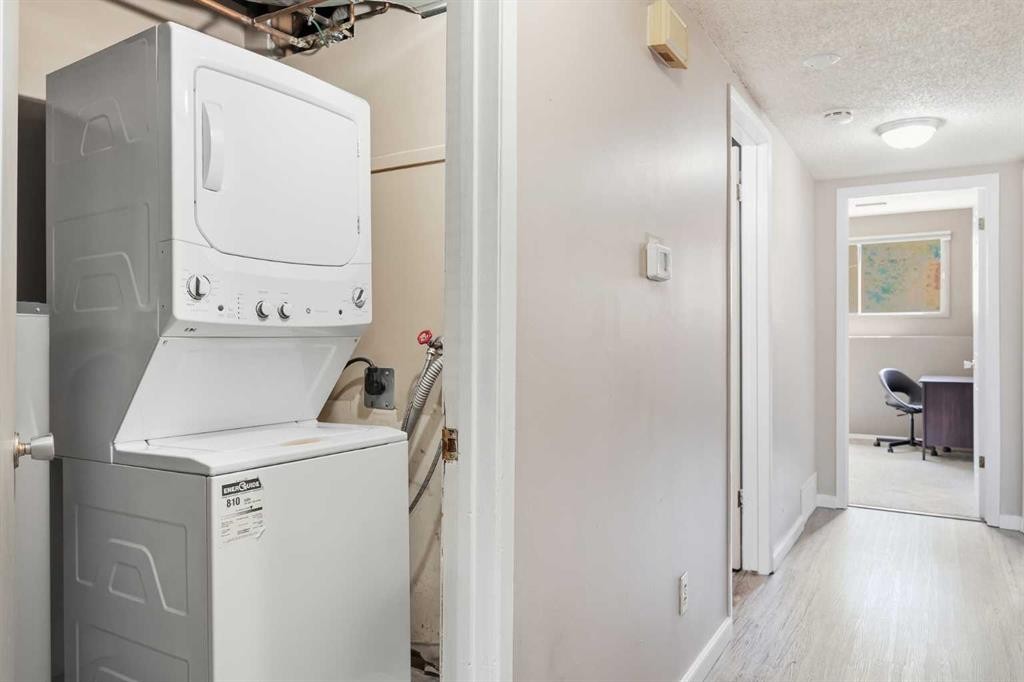 7343 36 Avenue Nw, Calgary, AB - Indoor Photo Showing Laundry Room