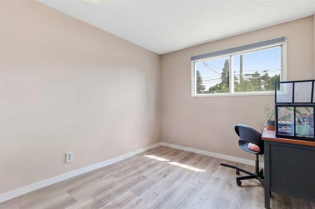 7343 36 Avenue Nw, Calgary, AB - Indoor