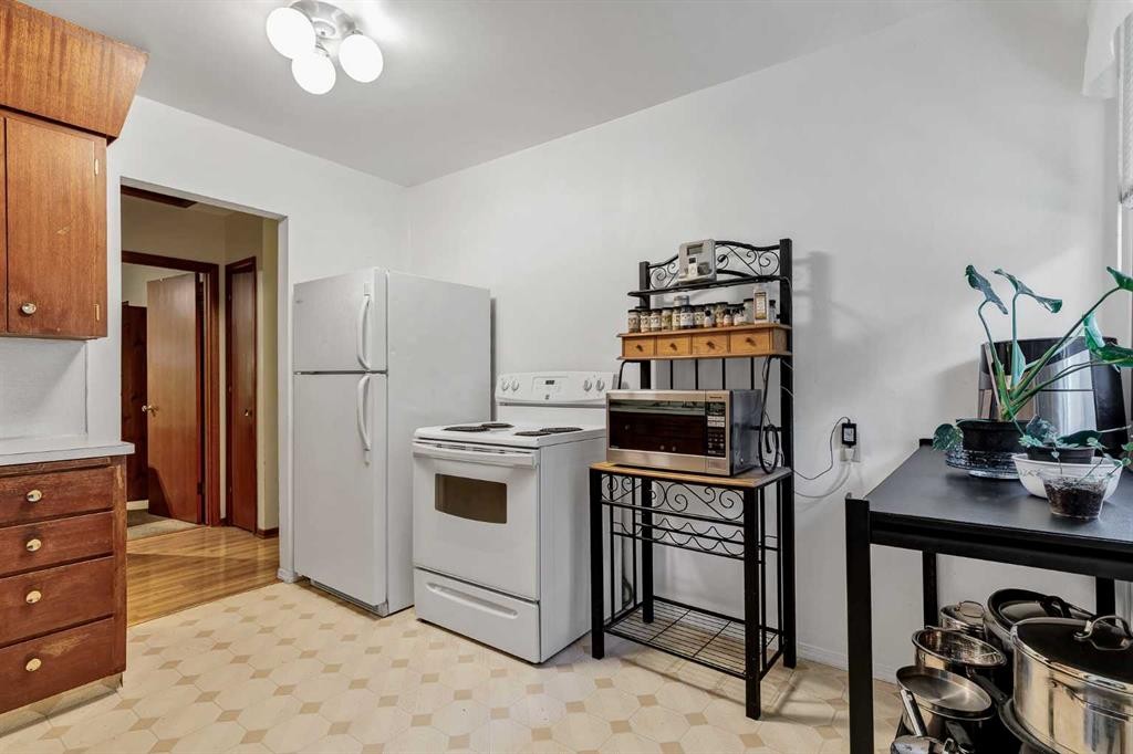3803 4 Avenue Sw, Calgary, AB - Indoor Photo Showing Kitchen